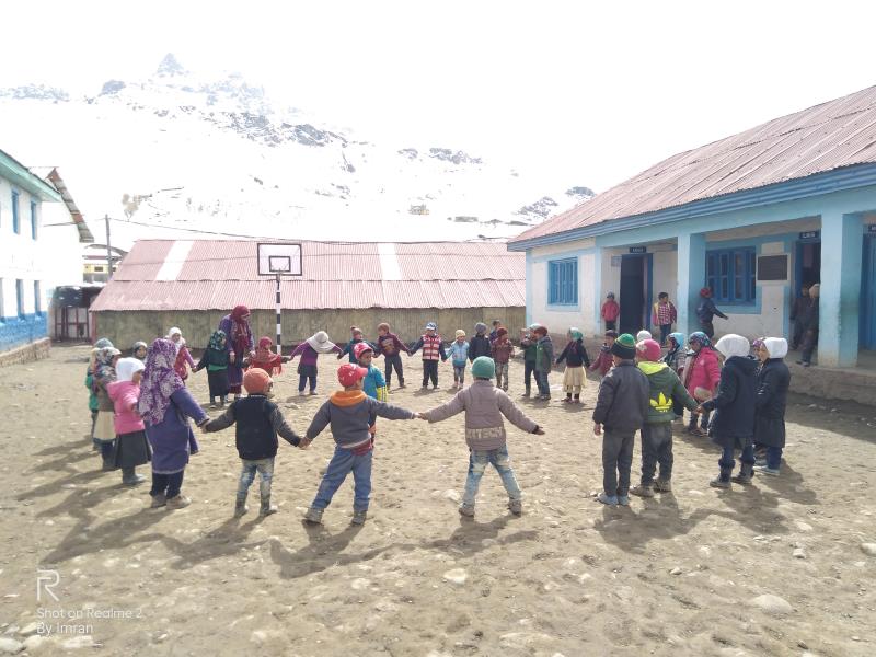 Mrs. Hasina banoo clas LKG Incharge playing with students on Games day